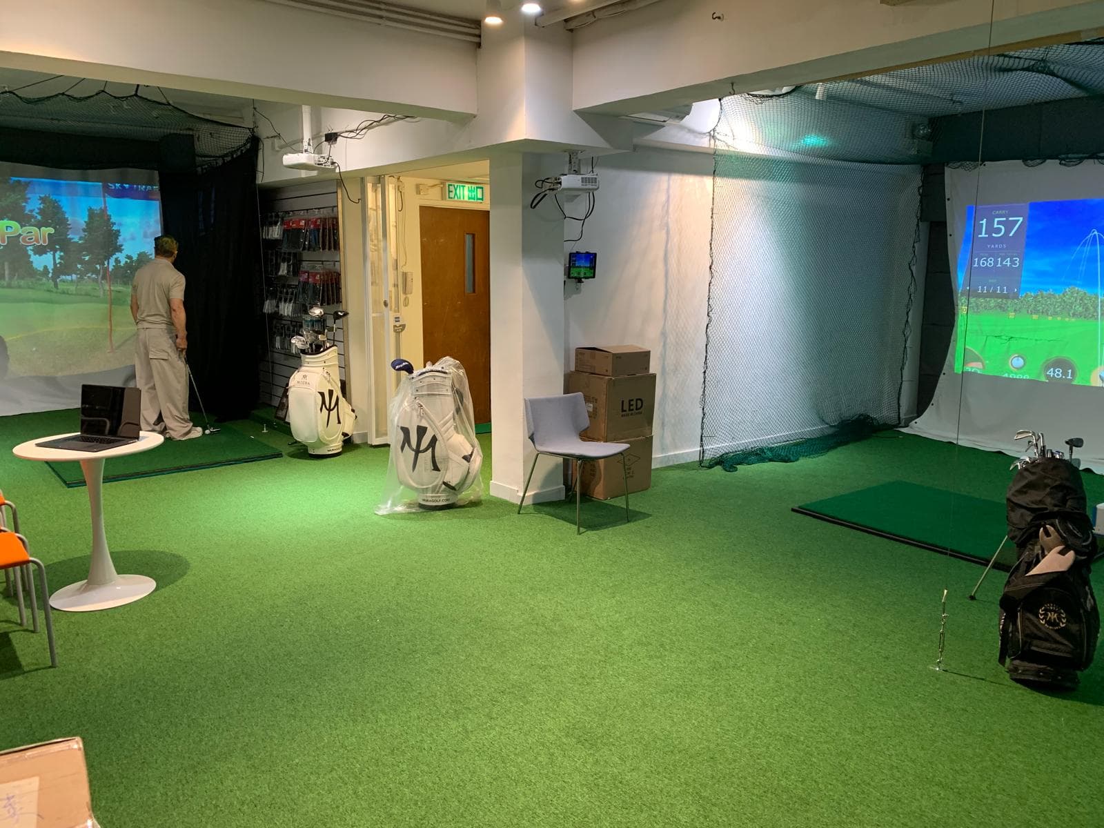 Hitting bay and launch monitor at Golf Partners